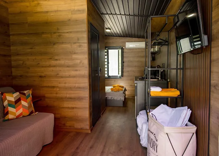 Albatross Breeze 100m From The Campsite Varna