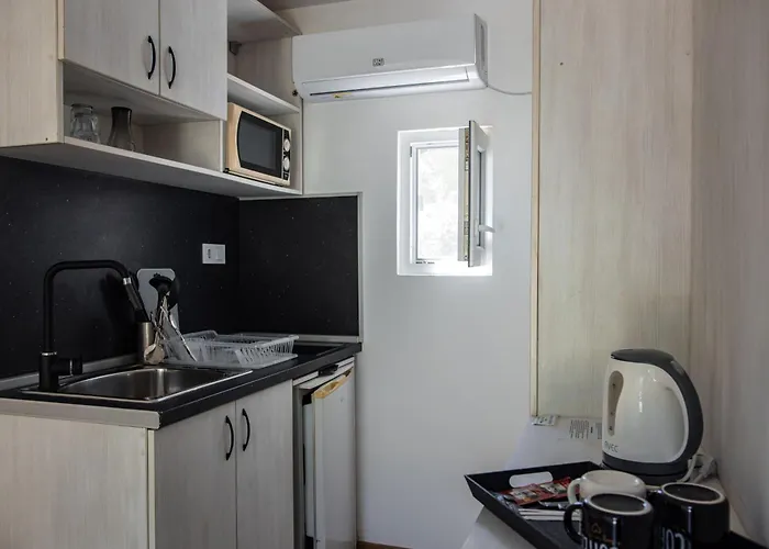 Camping Albatross Breeze 100m From The